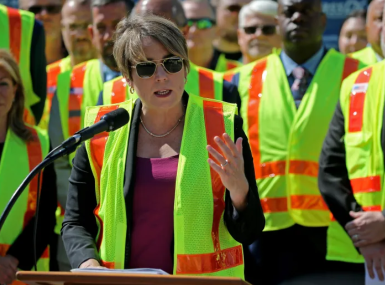  New union contract bumps pay 18% for MBTA workers